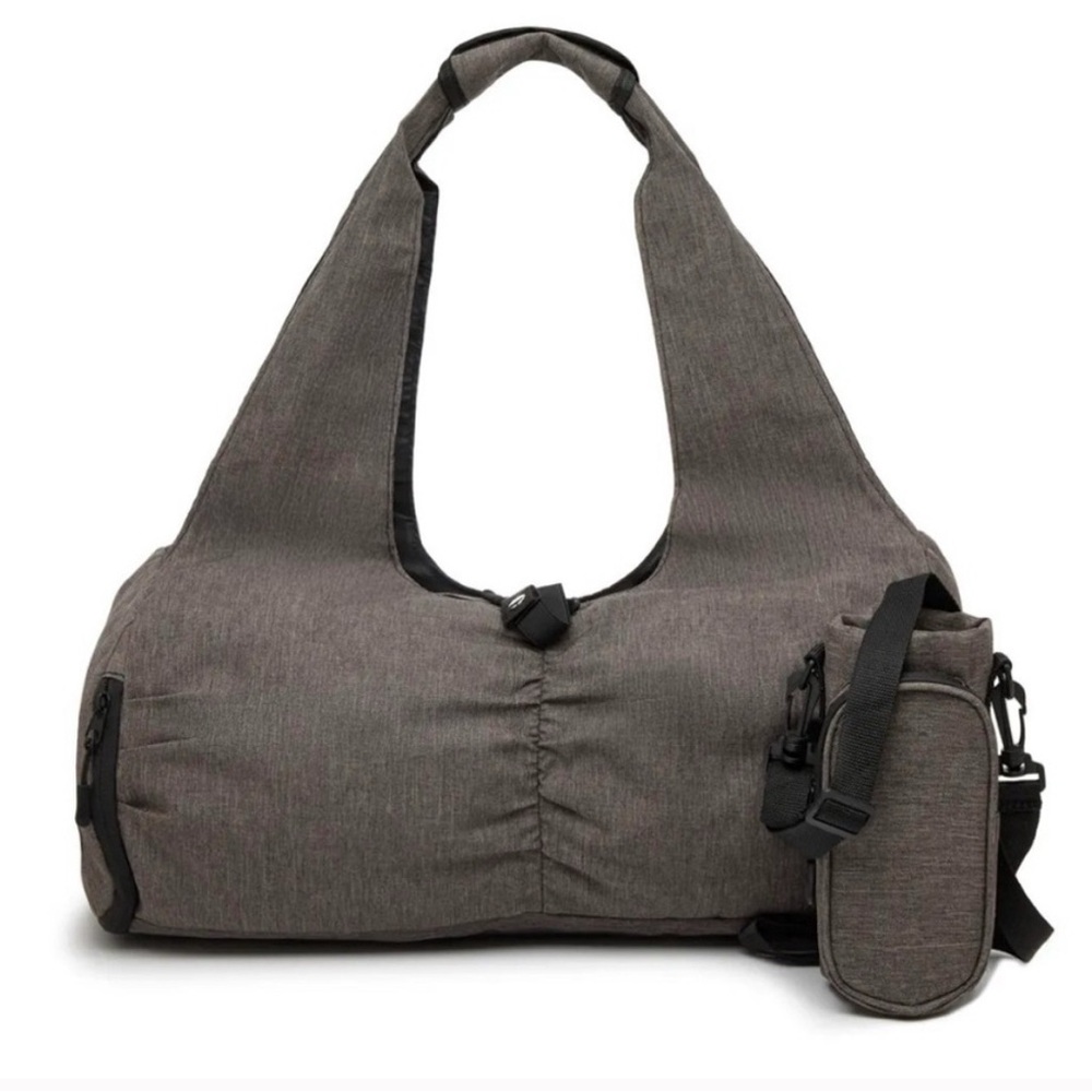 DSW gym bag and water bottle holder